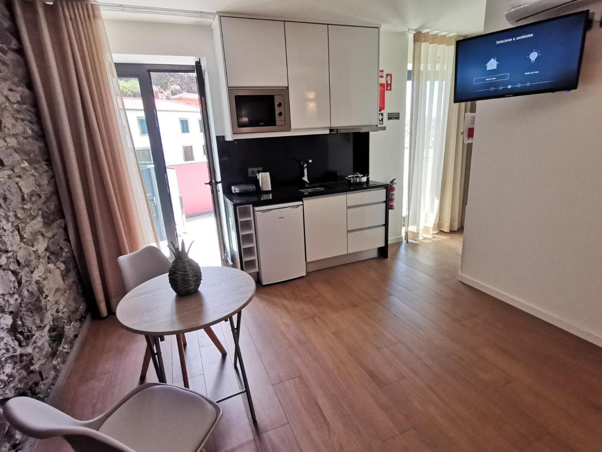 Chale Esmeralda - Charming Studios In Calheta Beach 외부 사진