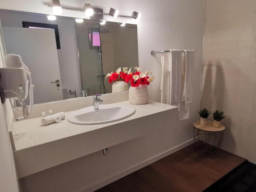 Chale Esmeralda - Charming Studios In Calheta Beach 외부 사진